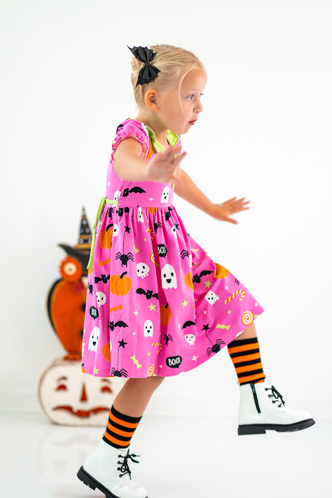 Boo! Pink Knit Halloween Print Swing Dress with Lime Green Ruffle Collar 8/10 Boo! Pink Knit Halloween Print Swing Dress with Lime Green Ruffle Collar 8/10