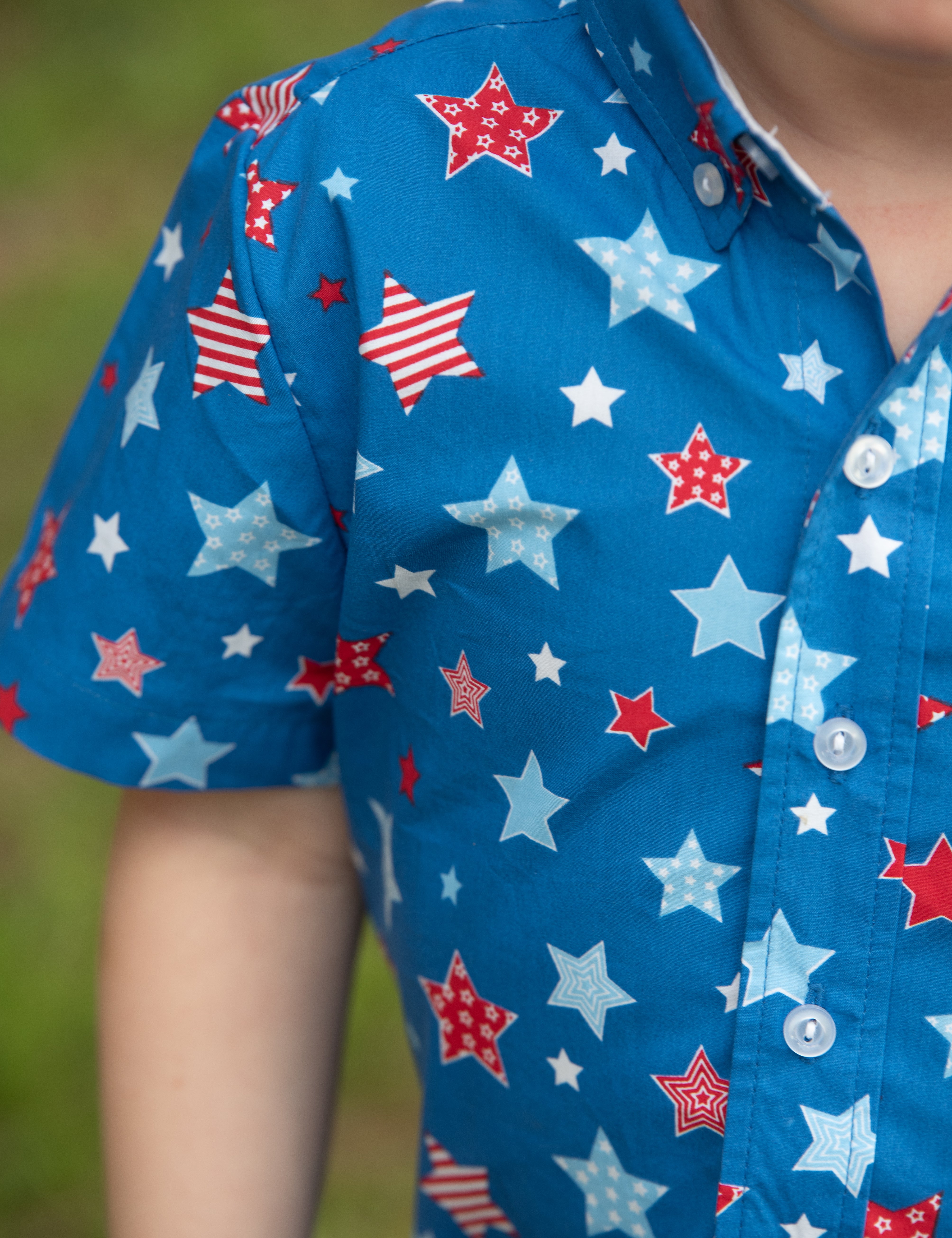 Make A Wish Boys' Short Sleeve Button Up Start Print Shirt